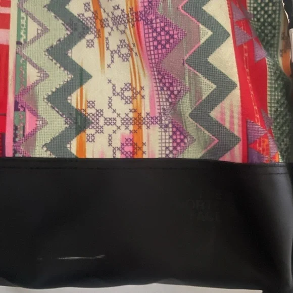 The North Face Laryssa Gym Tote Bag Aztec Bright Multi Color - Picture 2 of 4